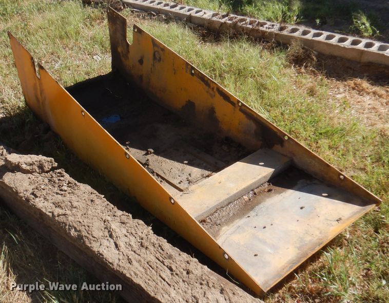 image for item DI5695 1974 International 412  elevating scraper