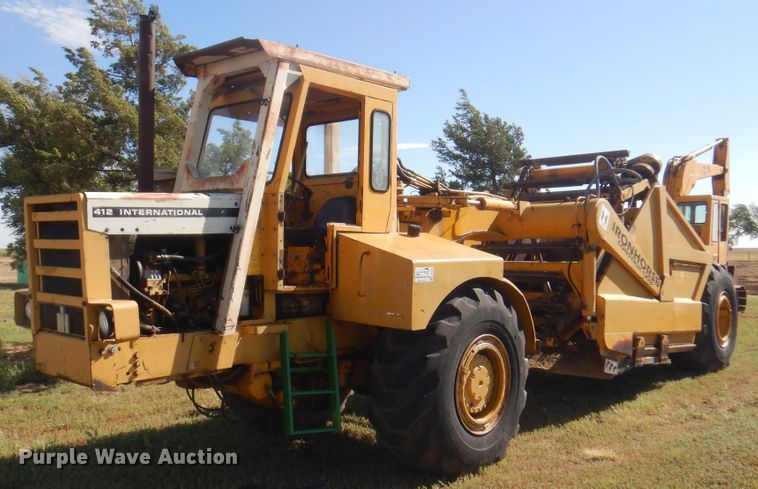 image for item DI5696 1975 International 412  elevating scraper