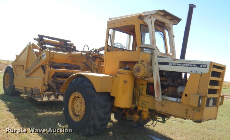 image for item DI5696 1975 International 412  elevating scraper