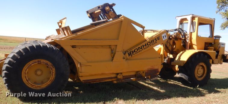 image for item DI5696 1975 International 412  elevating scraper