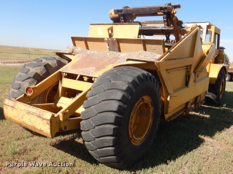 image for item DI5696 1975 International 412  elevating scraper