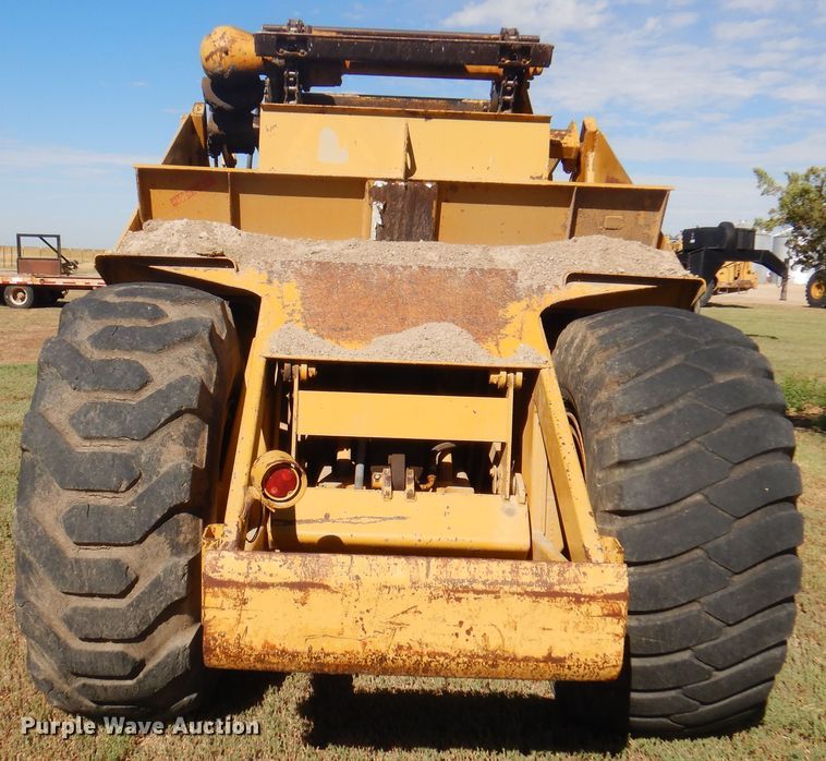 image for item DI5696 1975 International 412  elevating scraper