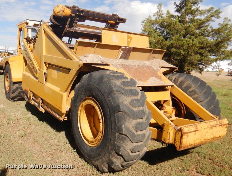 image for item DI5696 1975 International 412  elevating scraper