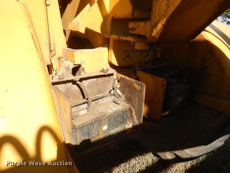 image for item DI5696 1975 International 412  elevating scraper