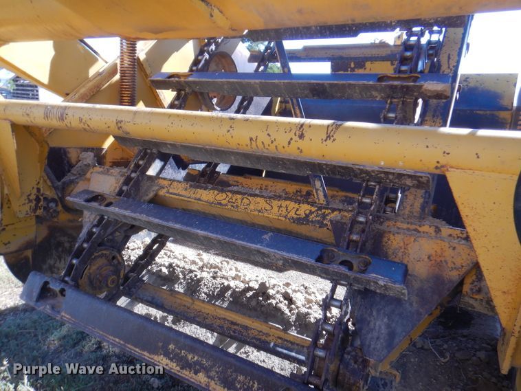 image for item DI5696 1975 International 412  elevating scraper