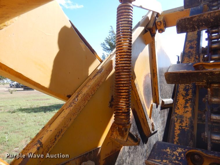 image for item DI5696 1975 International 412  elevating scraper