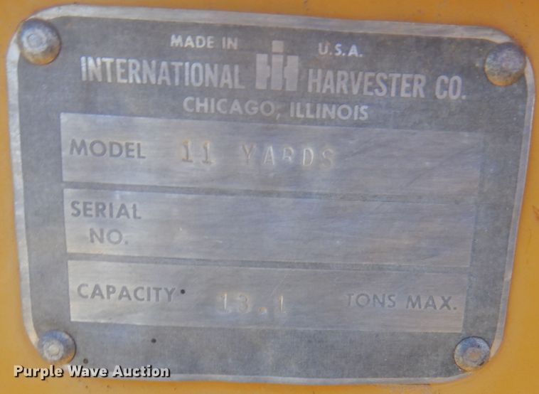 image for item DI5696 1975 International 412  elevating scraper