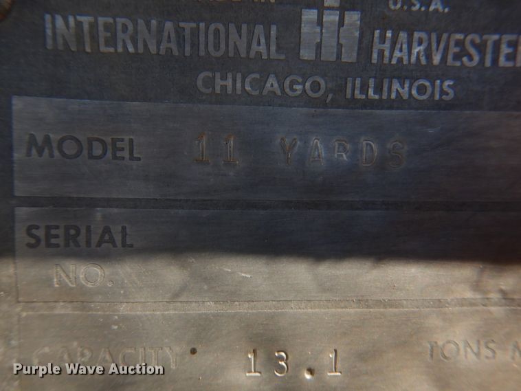 image for item DI5696 1975 International 412  elevating scraper