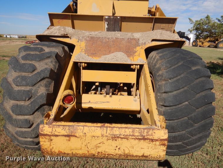 image for item DI5696 1975 International 412  elevating scraper