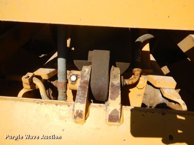 image for item DI5696 1975 International 412  elevating scraper