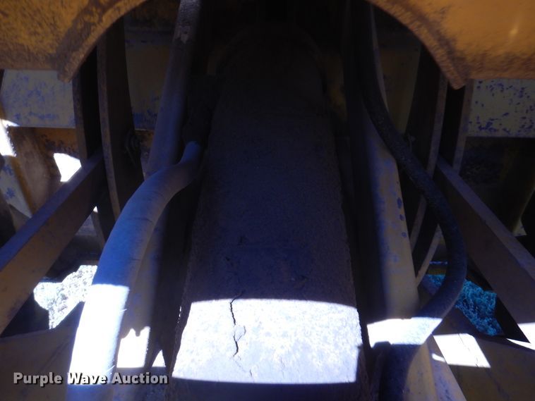 image for item DI5696 1975 International 412  elevating scraper