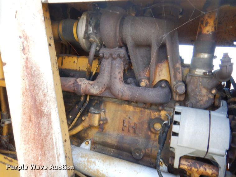 image for item DI5696 1975 International 412  elevating scraper