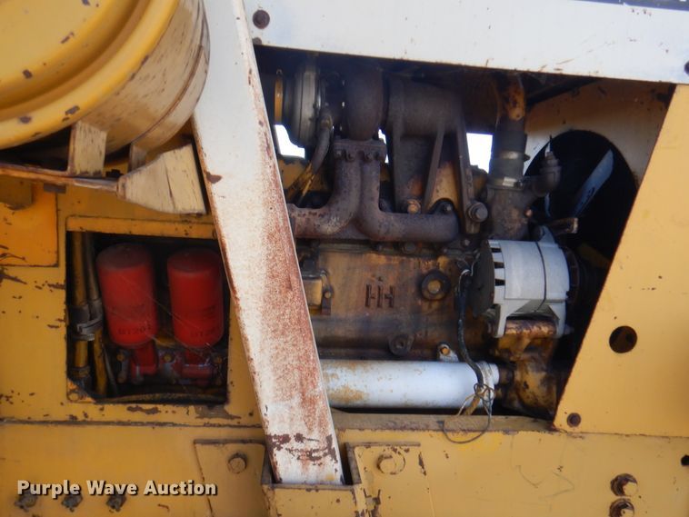 image for item DI5696 1975 International 412  elevating scraper