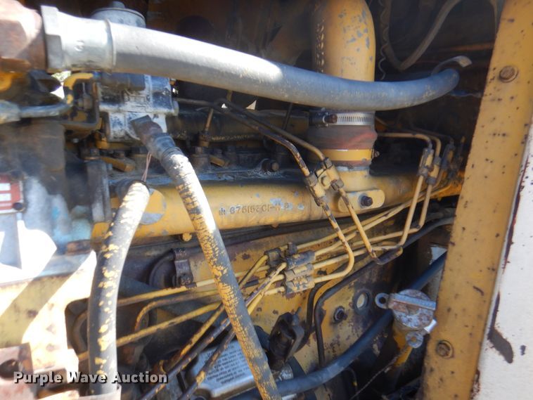 image for item DI5696 1975 International 412  elevating scraper