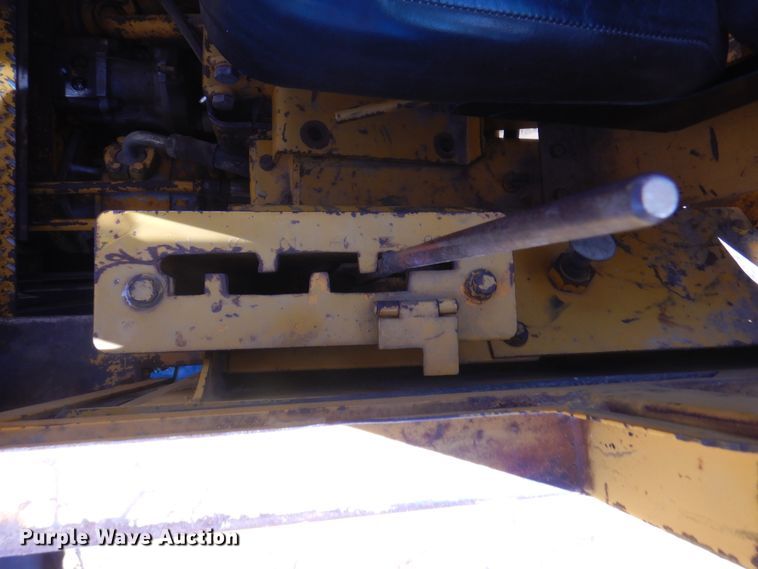 image for item DI5696 1975 International 412  elevating scraper