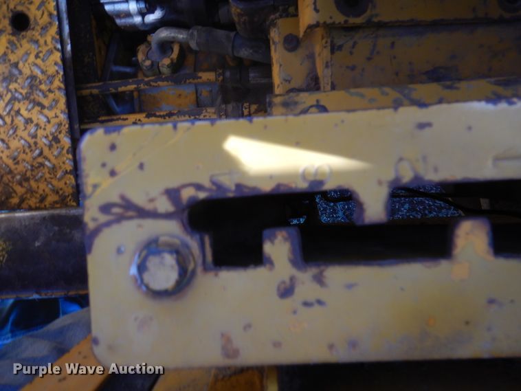 image for item DI5696 1975 International 412  elevating scraper