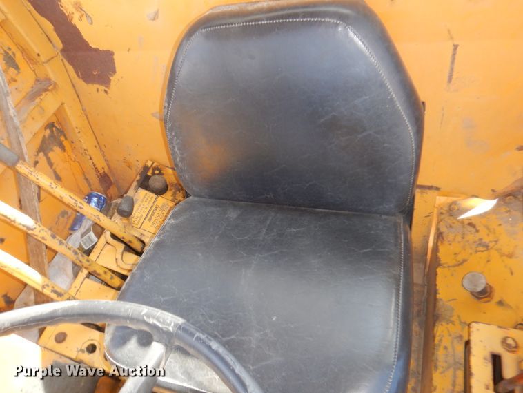 image for item DI5696 1975 International 412  elevating scraper