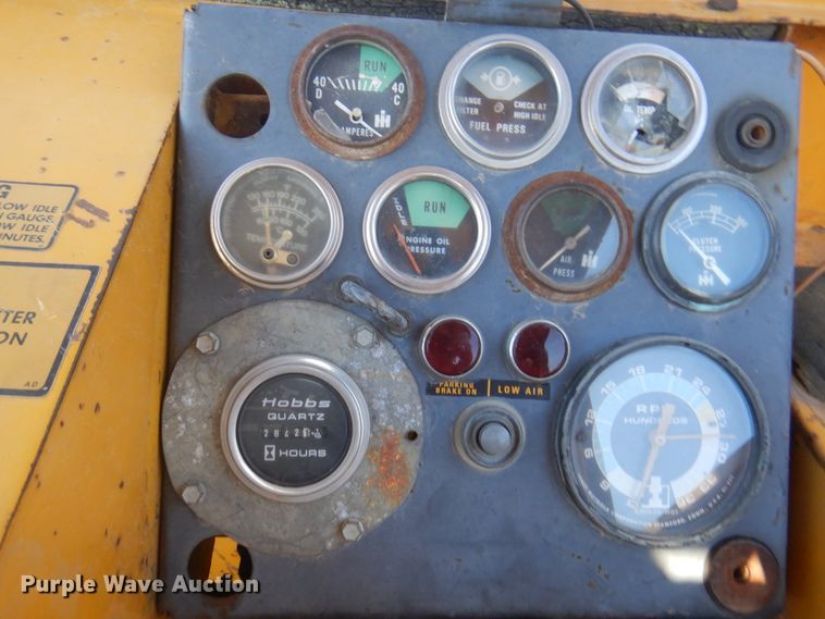 image for item DI5696 1975 International 412  elevating scraper