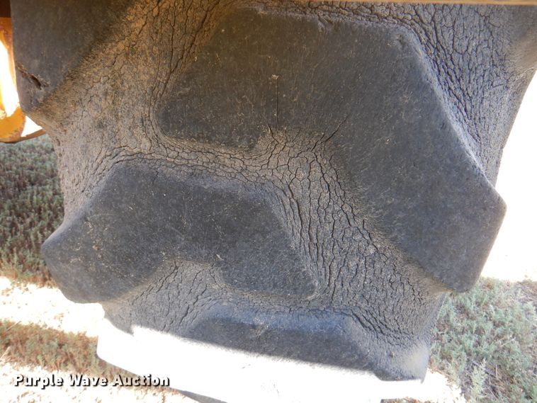 image for item DI5696 1975 International 412  elevating scraper