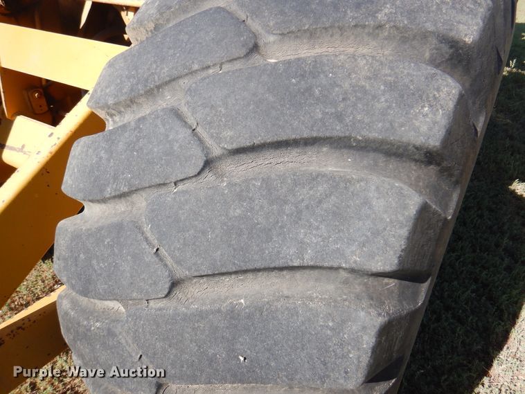 image for item DI5696 1975 International 412  elevating scraper