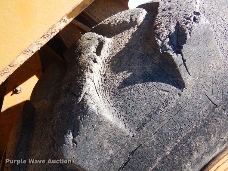 image for item DI5696 1975 International 412  elevating scraper