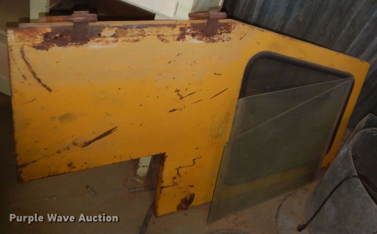 image for item DI5696 1975 International 412  elevating scraper