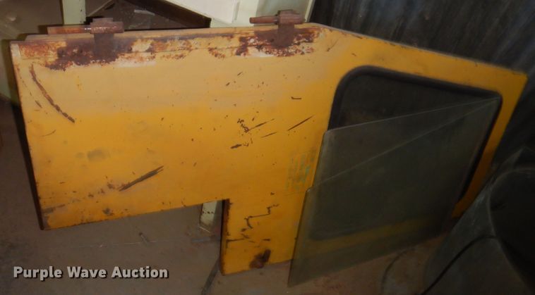 image for item DI5696 1975 International 412  elevating scraper