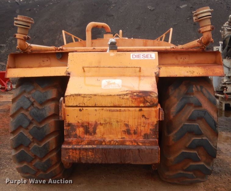 image for item DJ2235 2000 John Deere 762  water wagon