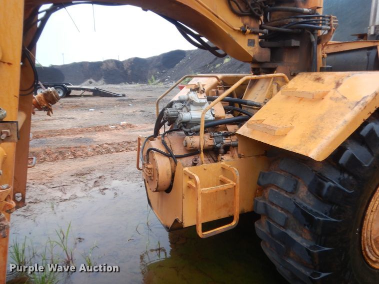 image for item DJ2235 2000 John Deere 762  water wagon