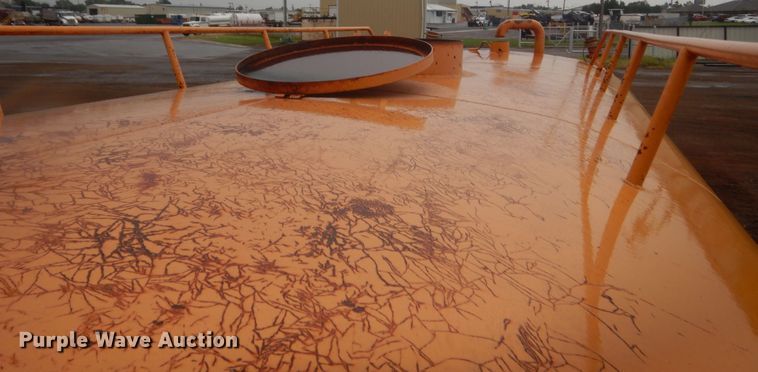 image for item DJ2235 2000 John Deere 762  water wagon