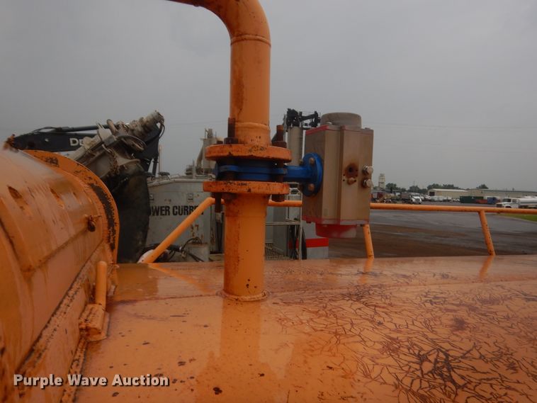 image for item DJ2235 2000 John Deere 762  water wagon