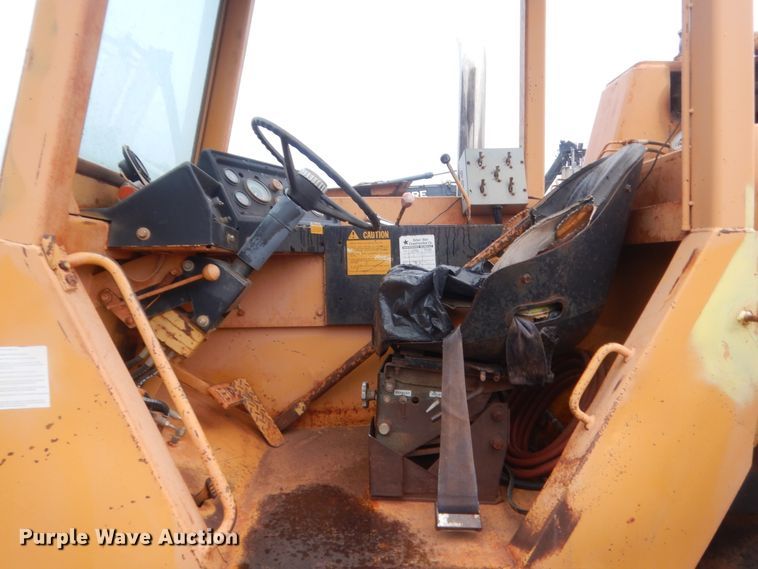 image for item DJ2235 2000 John Deere 762  water wagon