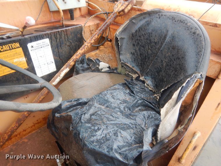 image for item DJ2235 2000 John Deere 762  water wagon