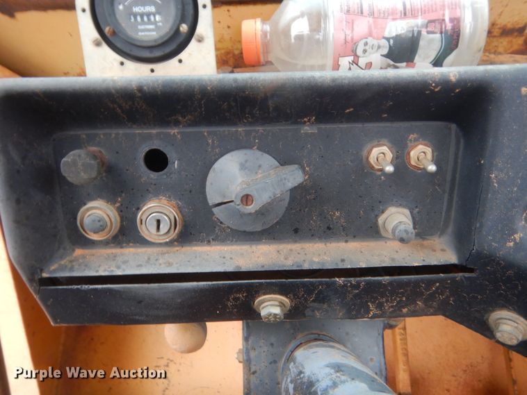 image for item DJ2235 2000 John Deere 762  water wagon