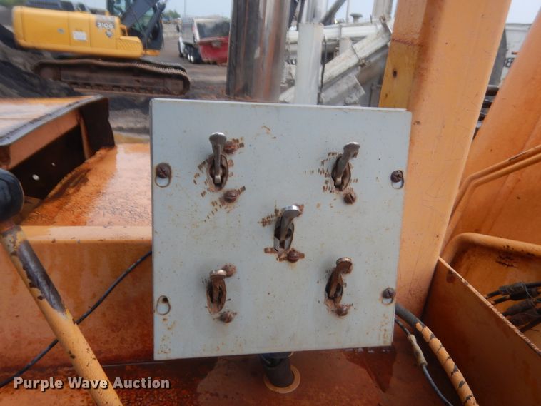 image for item DJ2235 2000 John Deere 762  water wagon