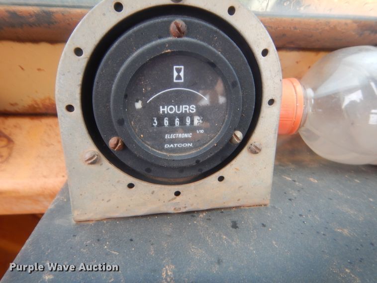 image for item DJ2235 2000 John Deere 762  water wagon