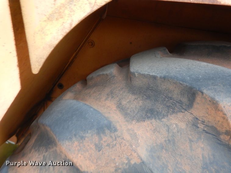 image for item DJ2235 2000 John Deere 762  water wagon