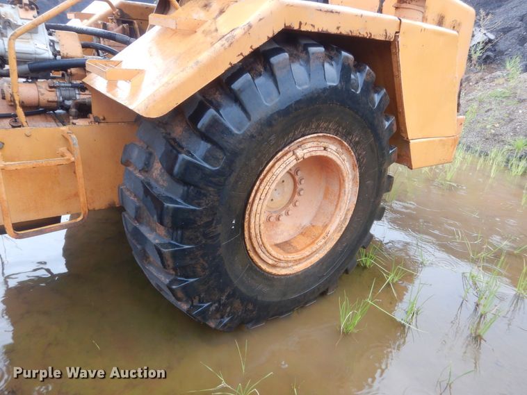 image for item DJ2235 2000 John Deere 762  water wagon