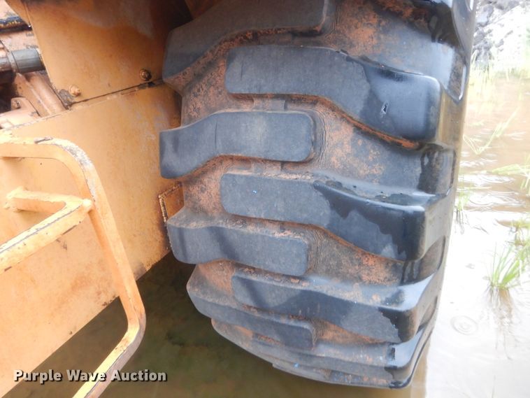 image for item DJ2235 2000 John Deere 762  water wagon