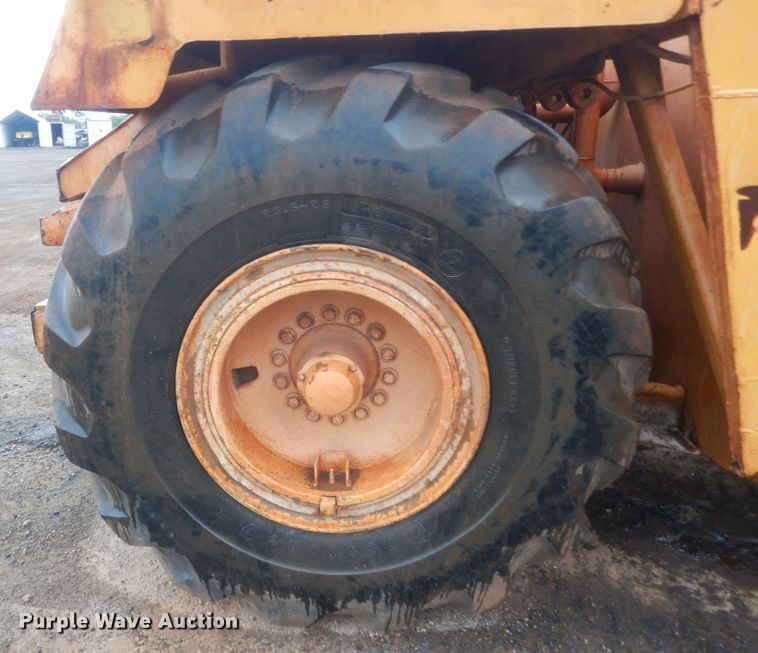 image for item DJ2235 2000 John Deere 762  water wagon