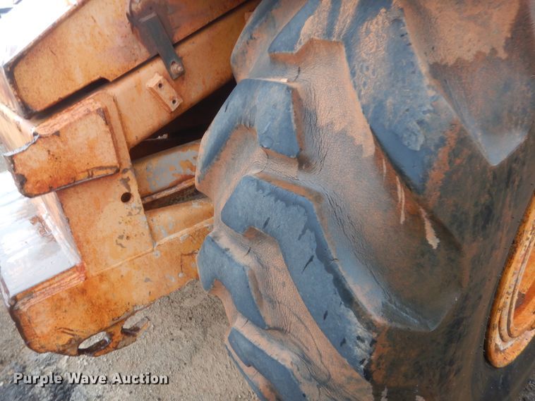 image for item DJ2235 2000 John Deere 762  water wagon