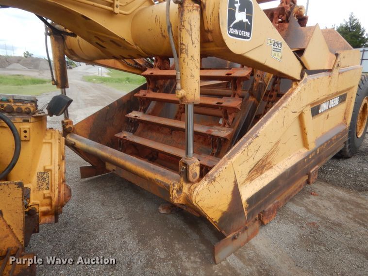 image for item DJ2237 1997 John Deere 762B  elevating scraper