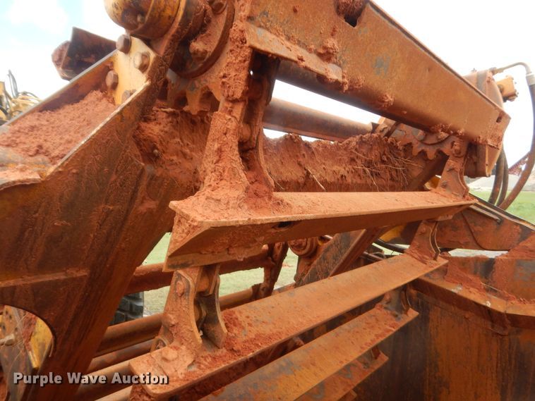 image for item DJ2237 1997 John Deere 762B  elevating scraper