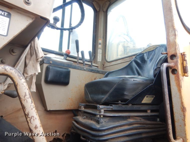 image for item DJ2237 1997 John Deere 762B  elevating scraper