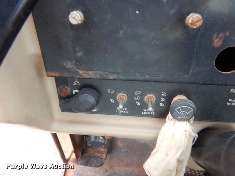 image for item DJ2237 1997 John Deere 762B  elevating scraper