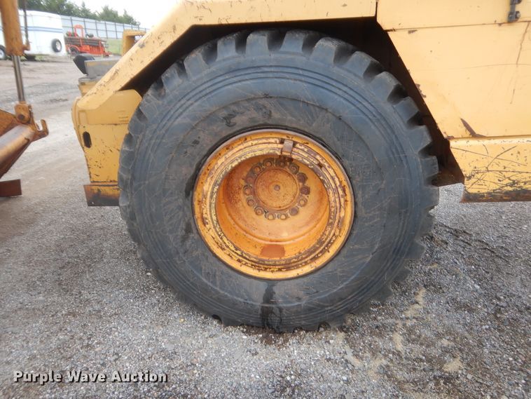 image for item DJ2237 1997 John Deere 762B  elevating scraper