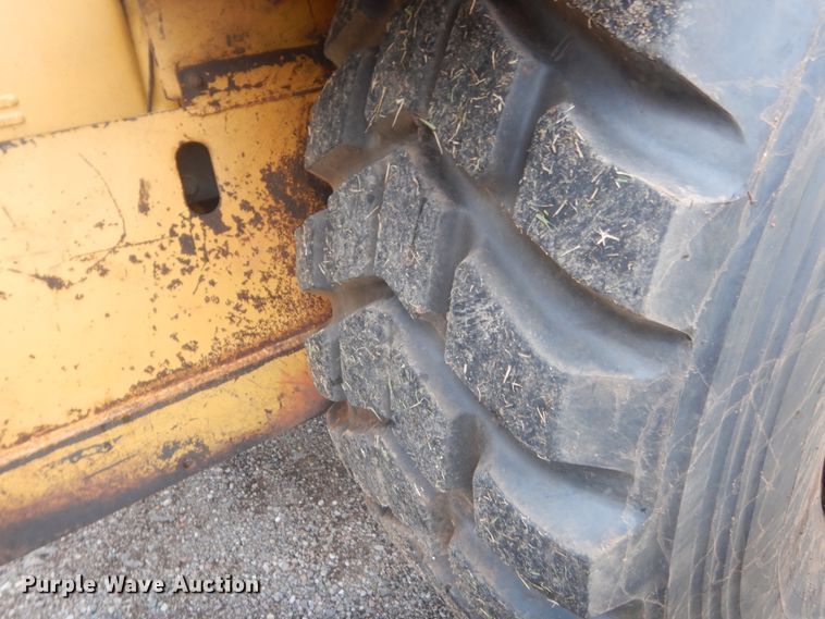 image for item DJ2237 1997 John Deere 762B  elevating scraper