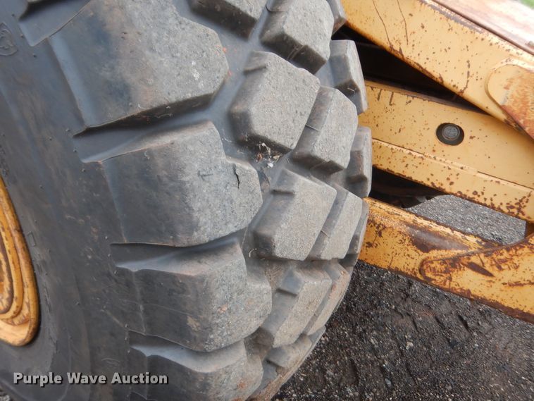 image for item DJ2237 1997 John Deere 762B  elevating scraper