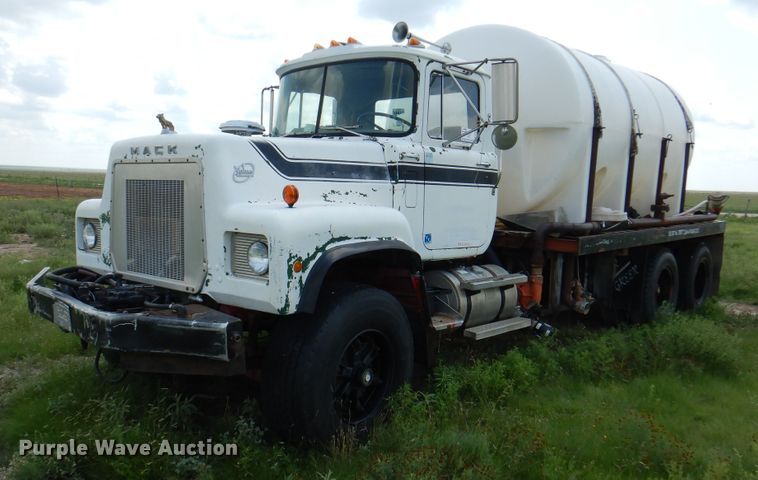 image for item DK2283 1980 Mack RL685LS  flatbed truck