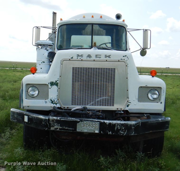 image for item DK2283 1980 Mack RL685LS  flatbed truck